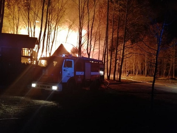 Масштабна пожежа готельно-ресторанного комплексу сталася на Черкащині (ФОТО)