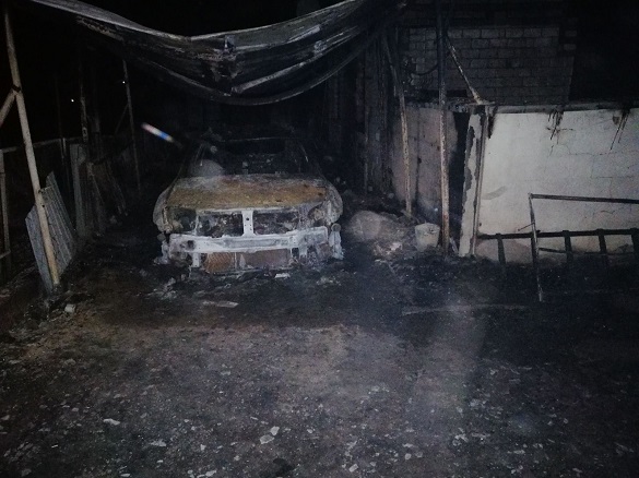 Під час стоянки у Черкасах загорівся автомобіль (ФОТО)