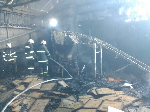 В приміщенні цеху по виробництву тротуарної плитки на Черкащині сталася пожежа (ФОТО)