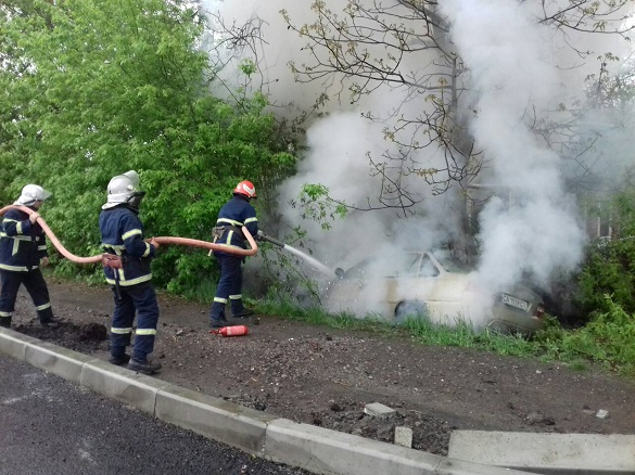 Автомобіль на Черкащині втрапив у ДТП та загорівся (ФОТО)