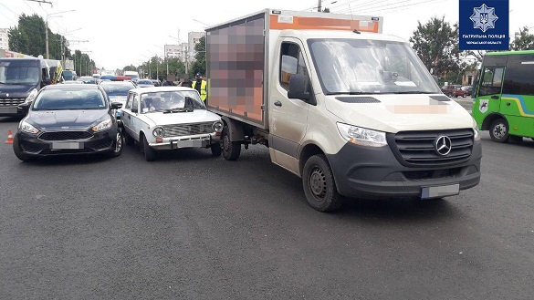 Три автомобілі зіштовхнулися на дорозі у Черкасах (ФОТО)