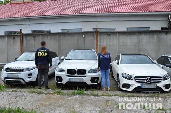 Три елітні автомобілі з перебитими номерами виявили поліцейські на Черкащині (ФОТО)