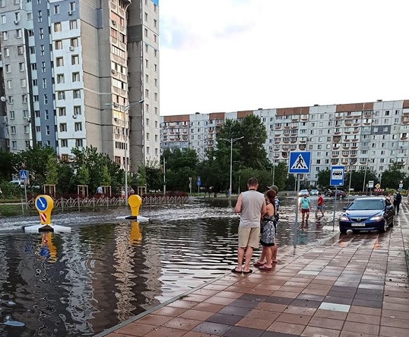 За 40 хвилин зливи у Черкасах затопило ледь не все місто (ФОТО, ВІДЕО)