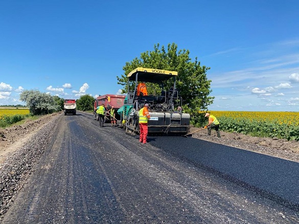 Роботи з оновлення доріг продовжуються на Черкащині (ФОТО)