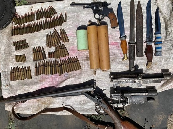 Арсенал зброї знайшли у волонтера на Черкащині (ФОТО)
