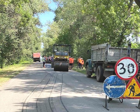Дорогу на Черкащині завершують ремонтувати (ФОТО)