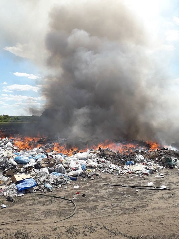 На Черкащині сталася пожежа сміттєзвалища (ФОТО)