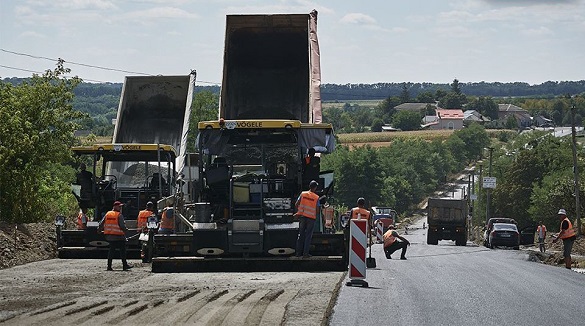 На Черкащині продовжують ремонтувати ще одну дорогу (ФОТО)