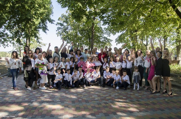 Черкаські школярі у новому форматі відсвяткували початок навчального року (ФОТО)
