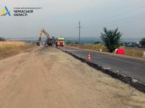 Ділянку дороги на обході Канева почали ремонтувати (ФОТО)