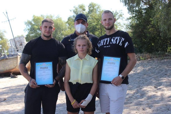 У Черкаській області дівчину, яка ледь не потонула, врятували двоє хлопців