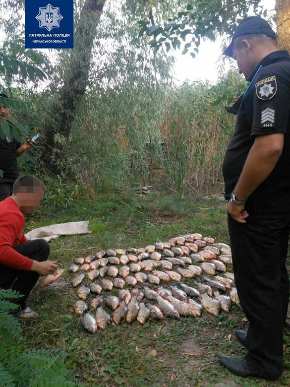 Правоохоронці затримали браконьєра, який незаконно ловив рибу в брід