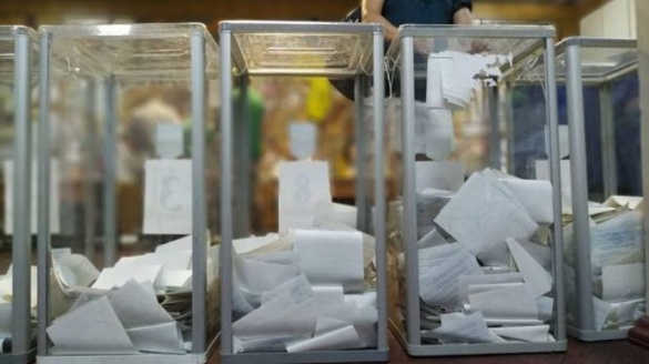 Брудні технології: у Черкасах реєструють двох Бондаренків, щоб забрати голоси у чинного мера