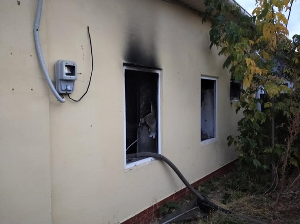 Через необережність під час куріння в Черкаській області ледь не згорів будинок (ФОТО)