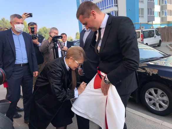 Тимошенко у Черкасах відкрила Центр захисту, а Тренкін отримав футболку (ФОТО)