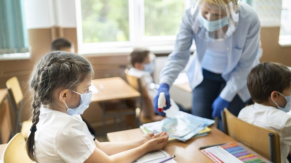 Майже 100 учнів та понад 250 вчителів хворіють на коронавірус у Черкаській області