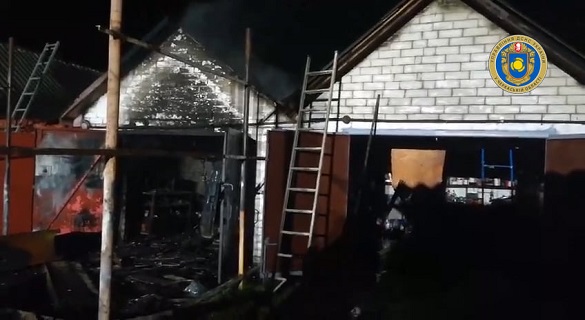 Унаслідок пожежі гаража на Черкащині пошкодження отримав і автомобіль