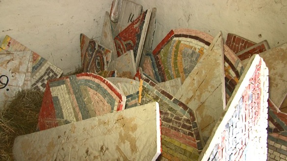 У Черкаській області знайшли мозаїку, яка 30 років пролежала в шкільному сараї (ВІДЕО)