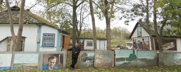 Картини просто неба: черкащанин перетворив своє подвір’я на галерею (ФОТО)