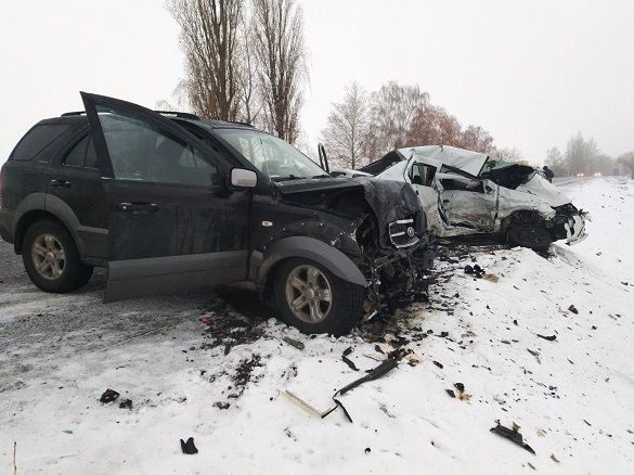 На Черкащині сталася смертельна аварія: одна особа загинула, а ще одна травмована (ФОТО)