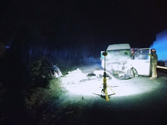 На Черкащині зіштовхнулися автомобіль та мікроавтобус: троє постраждало (ФОТО)