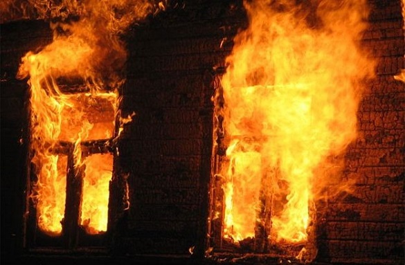 Миттєва карма: чоловік, який пограбував будинок на Черкащині, згорів у ньому живцем