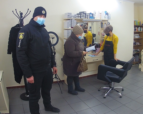 Без маски та соціальної дистанції: на Черкащині третина перевірених закладів порушує карантинні вимоги