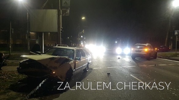 У Черкасах зіштовхнулися два автомобілі на перехресті (ФОТО)