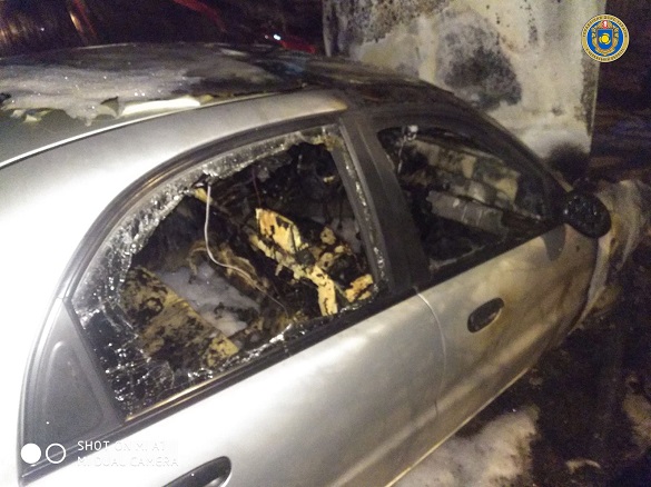На Митниці в Черкасах вщент згорів автомобіль (ФОТО) 
