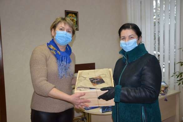 Допомога медикам: волонтери передали черкаським лікарям набори для перекусів