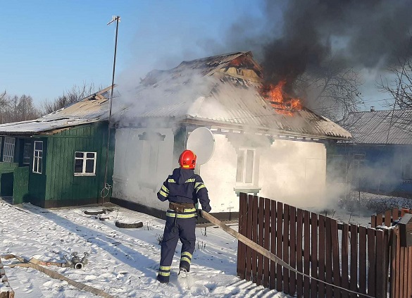 У Черкаській області через несправне пічне опалення горів будинок (ВІДЕО)