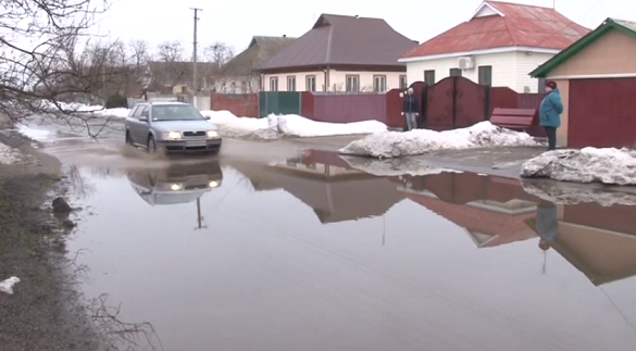 Підтоплювало будинки та городи: щороку в селі на Черкащині вулиця перетворюється на озеро