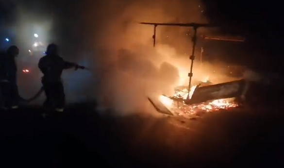 У Черкаській області вщент згорів автомобіль (ВІДЕО)