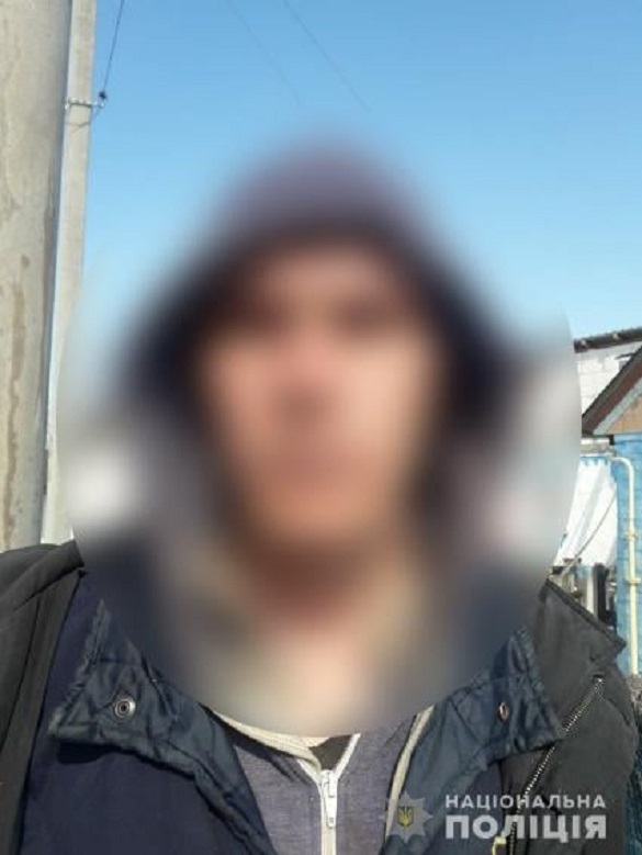 У Черкаській області чоловік побив та пограбував пенсіонерку в її будинку