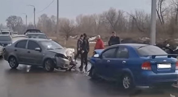 У Черкасах зіштовхнулися два автомобілі: молода дівчина постраждала