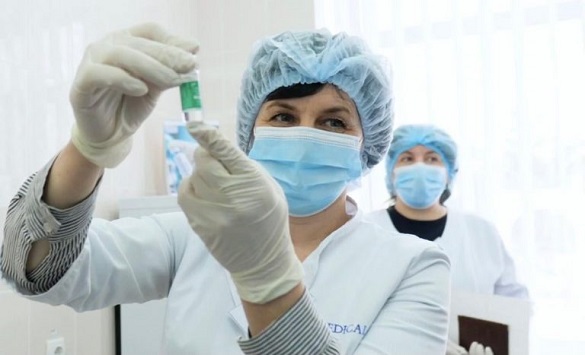 Директорка інфекційної лікарні в Черкасах розповіла, як почувались лікарі після вакцинації