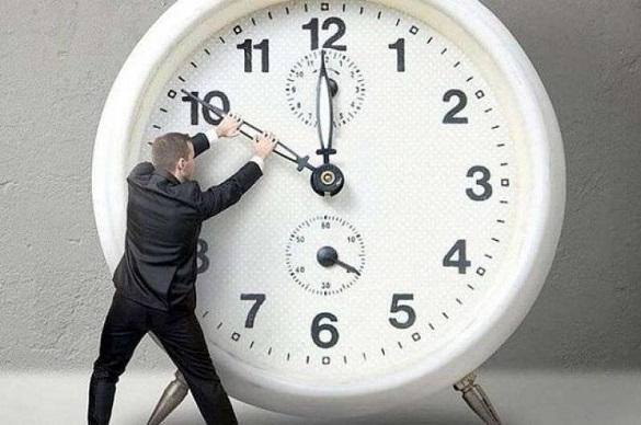 Переведення годинника: в Україні не скасували перехід на літній час