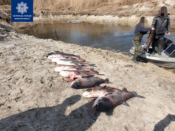Браконьєрів, які  ловили рибу, затримали на Черкащині (ФОТО)