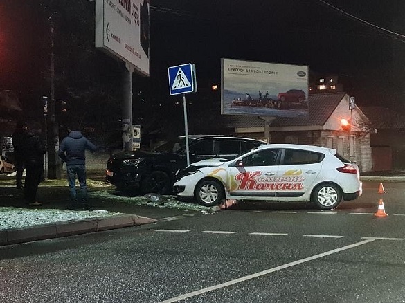На перехресті в Черкасах зіштовхнулись два автомобілі (ФОТО)