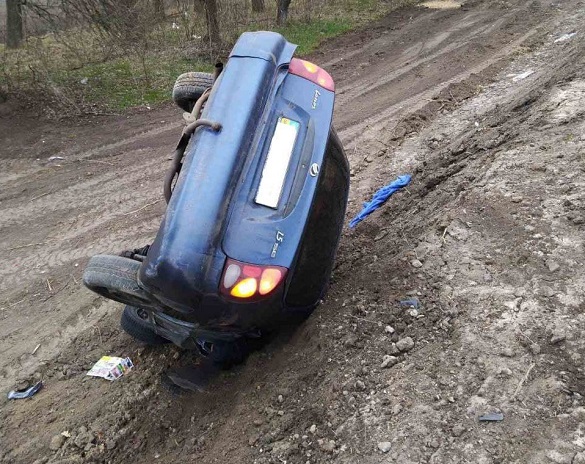 На Черкащині перекинувся автомобіль: одна жінка постраждала, інша - загинула (ФОТО)