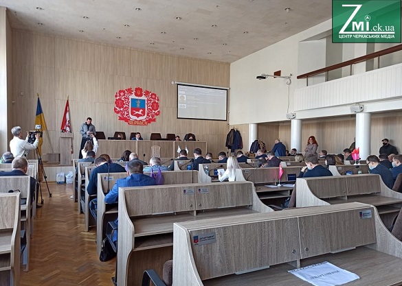 Менше поліції й щоб журналісти не заважали: черкаські депутати вирішують, скільки людей має бути на сесії 