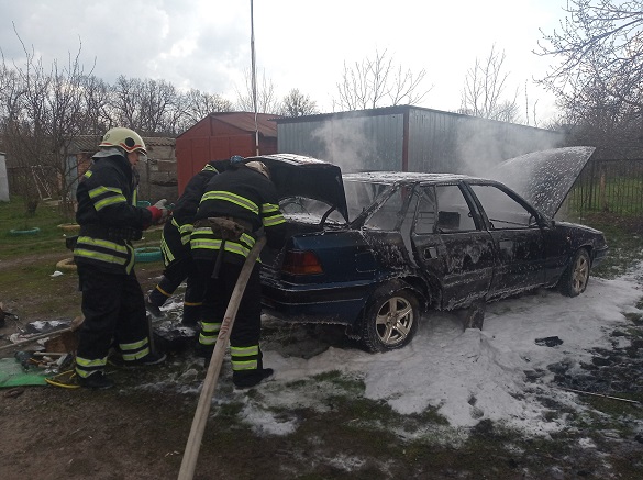 У Черкаській області загорівся легковий автомобіль
