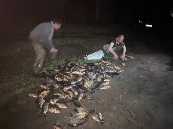 Браконьєрів, які ловили рибу вночі, затримали на Черкащині (ФОТО)