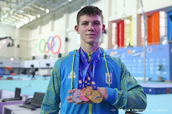 Виборов чотири золоті медалі та одну срібну: 17-річний гімнаст з Черкас розповів про свою перемогу на юніорському чемпіонаті
