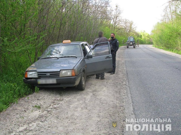 Дівчина душила, а чоловік бив пляшкою: на Черкащині двоє осіб намагалися вбити таксиста