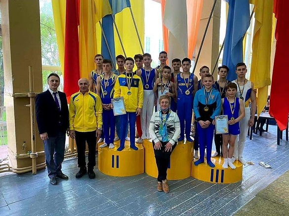 Підкорюють Україну: черкаські спортсмени отримали нагороди на чемпіонаті з гімнастики (ФОТО)