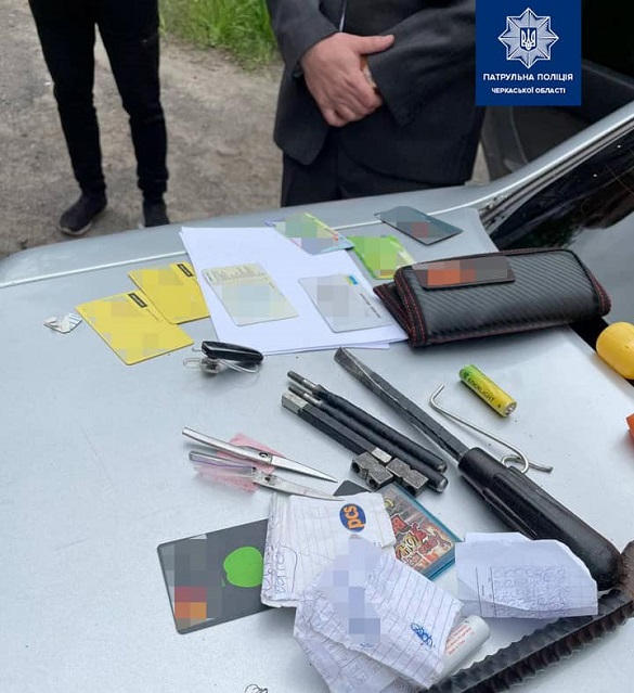 У Черкасах виявили трьох осіб із наркотиками та викраденими документами (ФОТО)