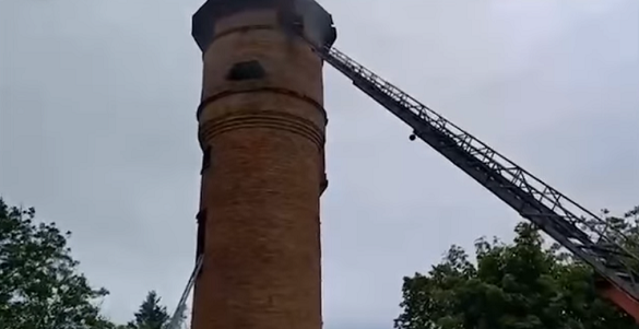 Із 30 метрової башти, яка горіла на Черкащині, врятували трьох людей (ВІДЕО)