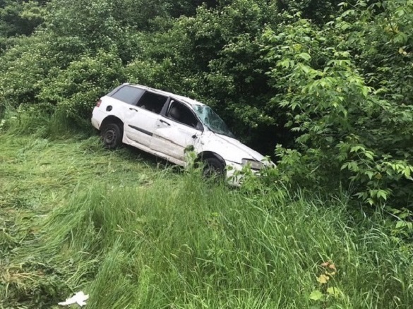 У Черкаській області автомобіль злетів у кювет: жінка та дитина постраждали, водій загинув