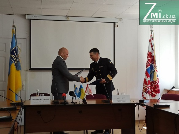 Патріотичне виховання молоді: в Черкасах підписали угоду про співпрацю із військово-морською флотилією (ФОТО)